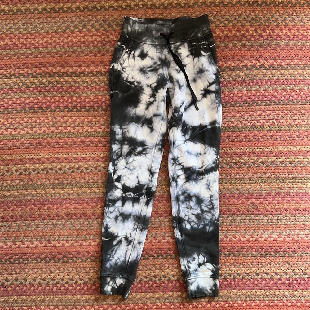 LULULEMON GREY TIE DYE JOGGER SWEATPANTS